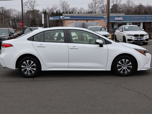 Used 2022 Toyota Corolla LE image 9