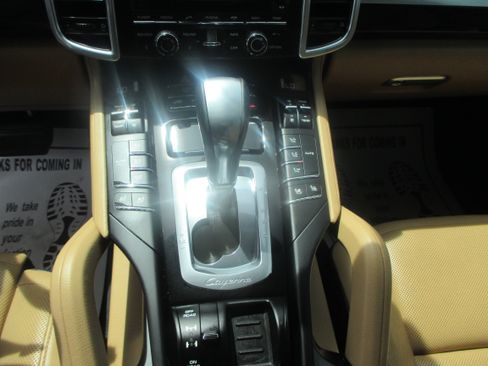Used 2016 Porsche Cayenne image 10