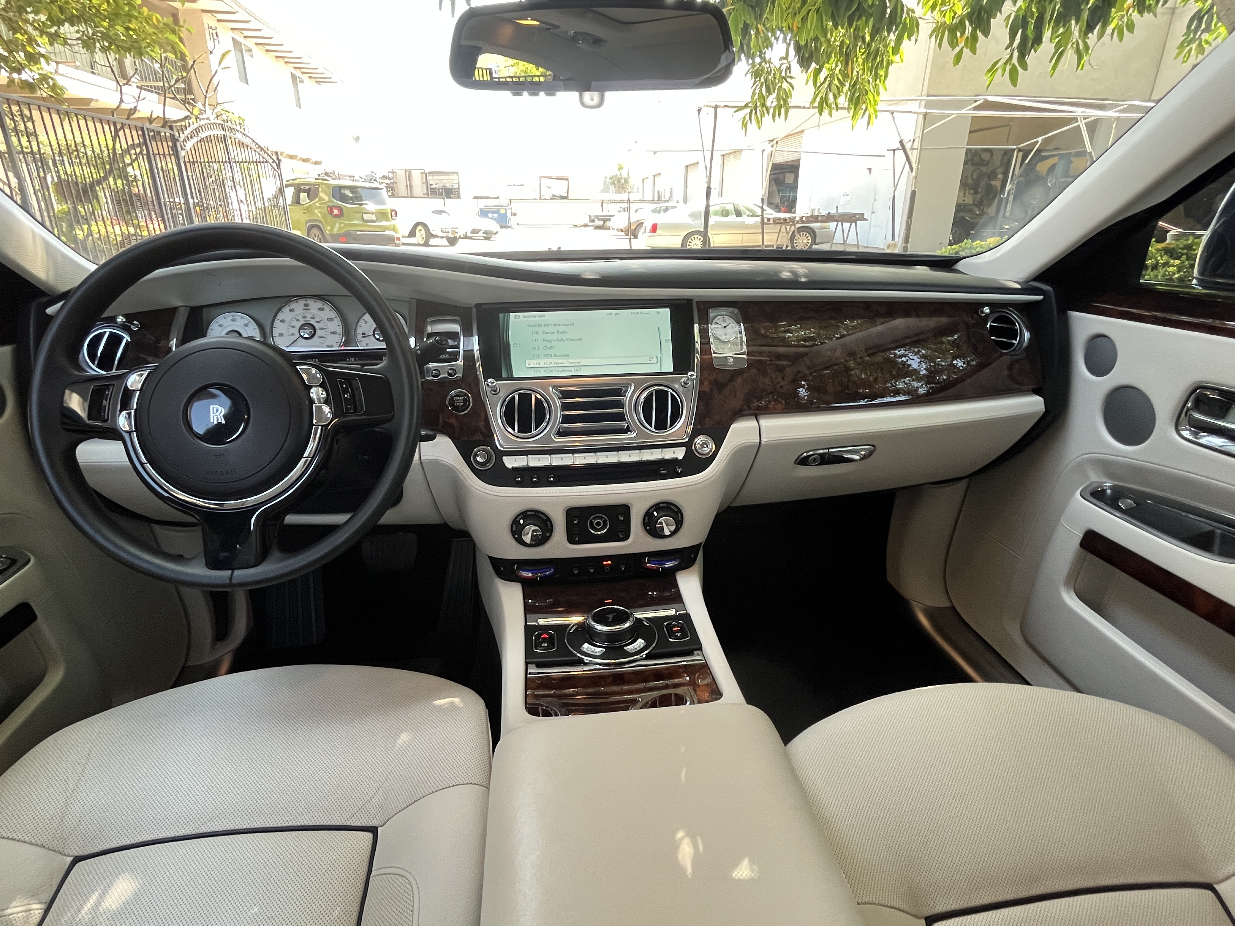 Used 2014 Rolls-Royce Ghost RWD image 24