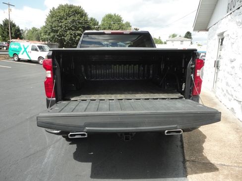 Used 2022 Chevrolet Silverado 1500 4x4 Crew Cab Custom Trail Boss image 13