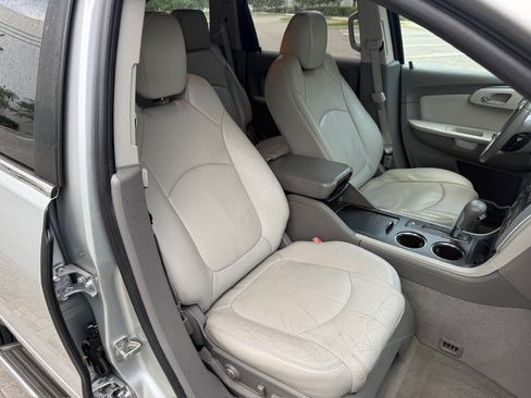 Used 2011 Chevrolet Traverse LT image 13
