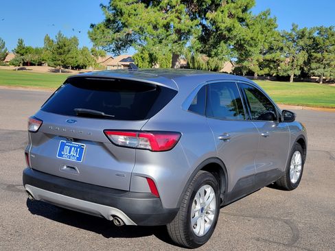 Used 2021 Ford Escape SE image 6
