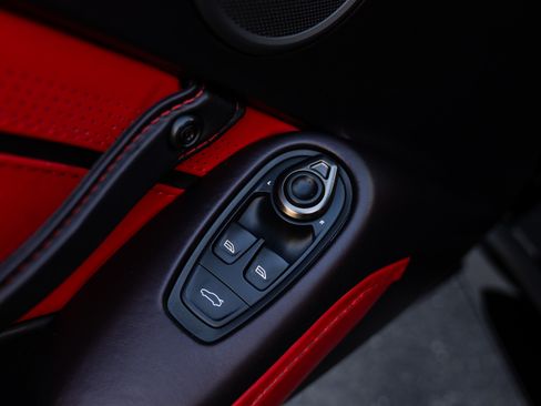 Used 2022 Aston Martin V8 Vantage image 10