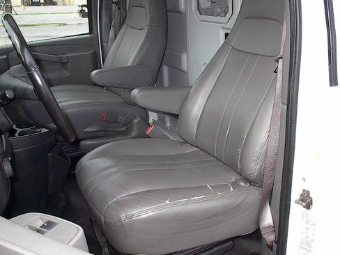 Used 2020 Chevrolet Express 3500 UNAVAIL RWD image 16