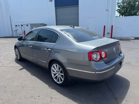 Used 2006 Volkswagen Passat VR6 AWD/4WD image 4