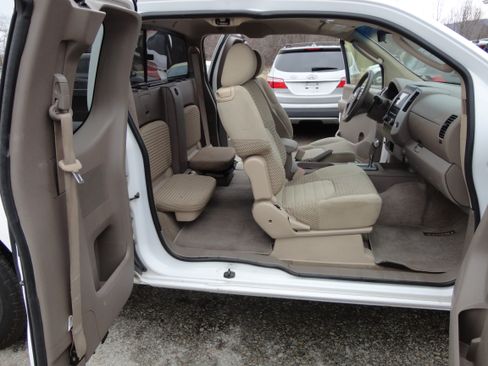Used 2009 Nissan Frontier image 7