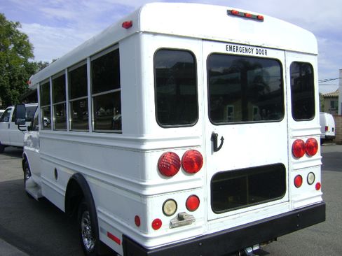 Used 2006 Chevrolet Express 3500 image 6