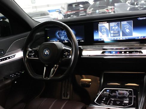 Used 2024 BMW i7 eDrive50 RWD image 54