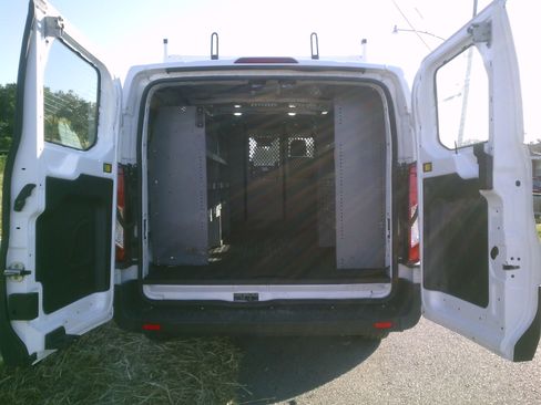 Used 2024 Ford Transit 250 XL image 7