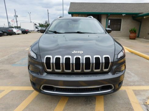 Used 2018 Jeep Cherokee FWD Limited image 3