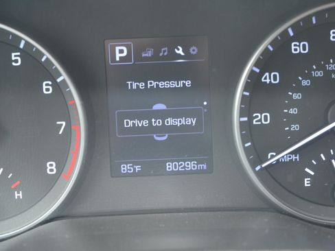 Used 2017 Hyundai Elantra SE image 32