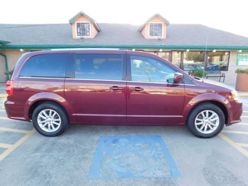 Used 2019 Dodge Grand Caravan SXT image 10
