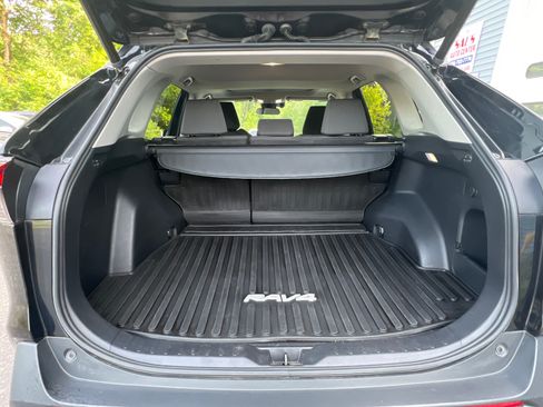 Used 2022 Toyota RAV4 AWD XLE w/ Convenience Package image 21