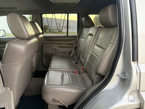 Used 2008 Jeep Commander Sport image 11