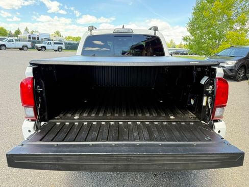 Used 2019 Toyota Tacoma 4x4 Double Cab image 5
