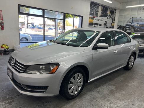 Used 2013 Volkswagen Passat 2.5 S image 1