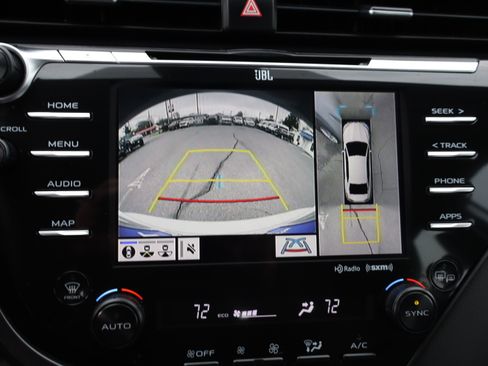 Used 2020 Toyota Camry XLE image 27