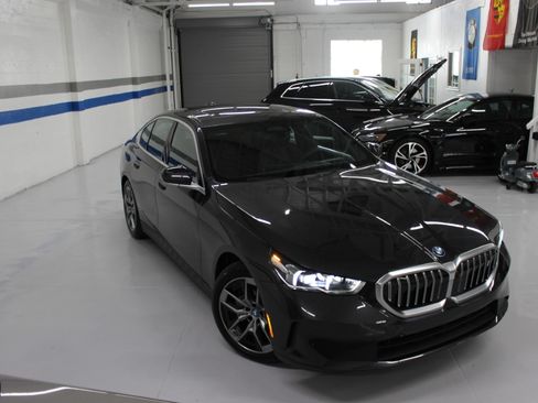 Used 2025 BMW i5 xDrive40 image 14