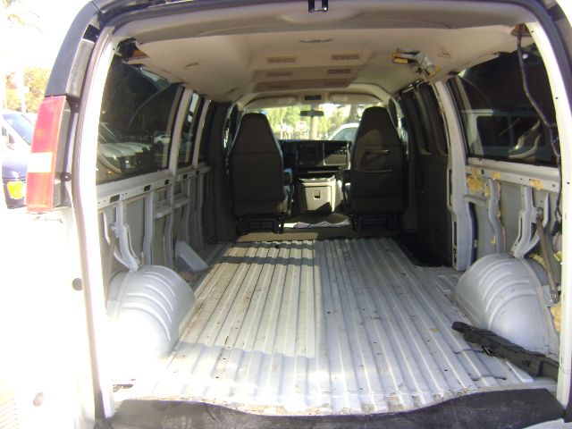 Used 2005 Chevrolet Express 3500 Extended RWD image 9