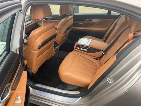 Used 2021 BMW 740i xDrive image 25