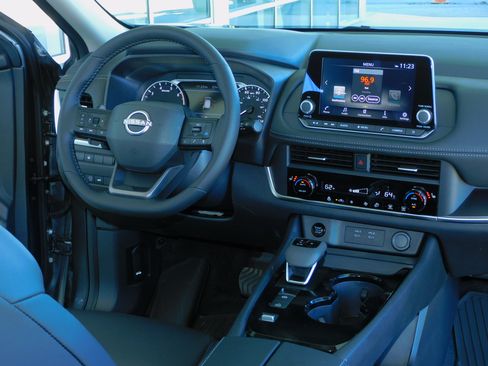 Used 2026 Nissan Rogue SV image 25