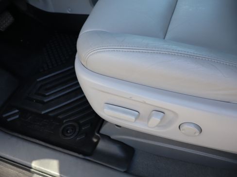 Used 2020 Toyota Sienna XLE AWD image 19
