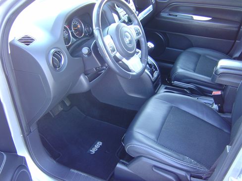 Used 2016 Jeep Compass Latitude image 8