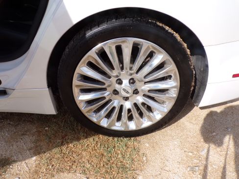 Used 2015 Lincoln MKZ image 9