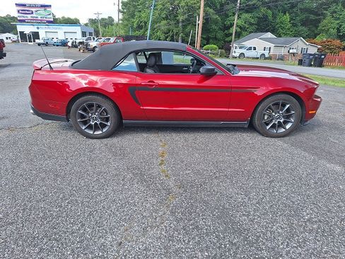 Used 2012 Ford Mustang image 3
