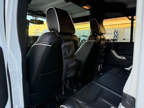 Used 2015 Jeep Wrangler 4WD Unlimited Sahara image 78