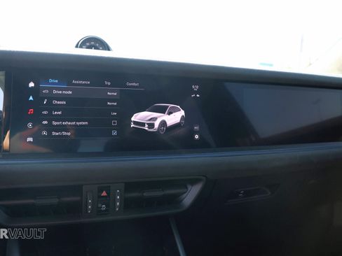 Used 2024 Porsche Cayenne Turbo GT image 14