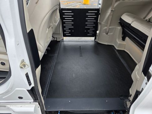 Used 2021 Chrysler Voyager LXi image 17