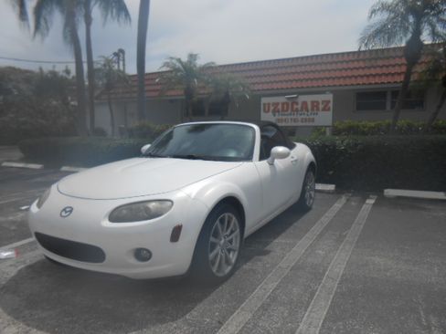 Used 2006 MAZDA MX-5 Miata Grand Touring RWD image 1