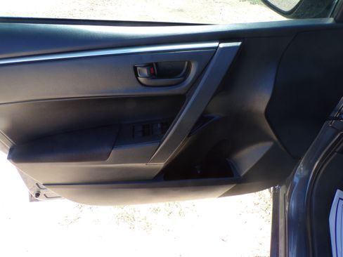 Used 2014 Toyota Corolla image 10