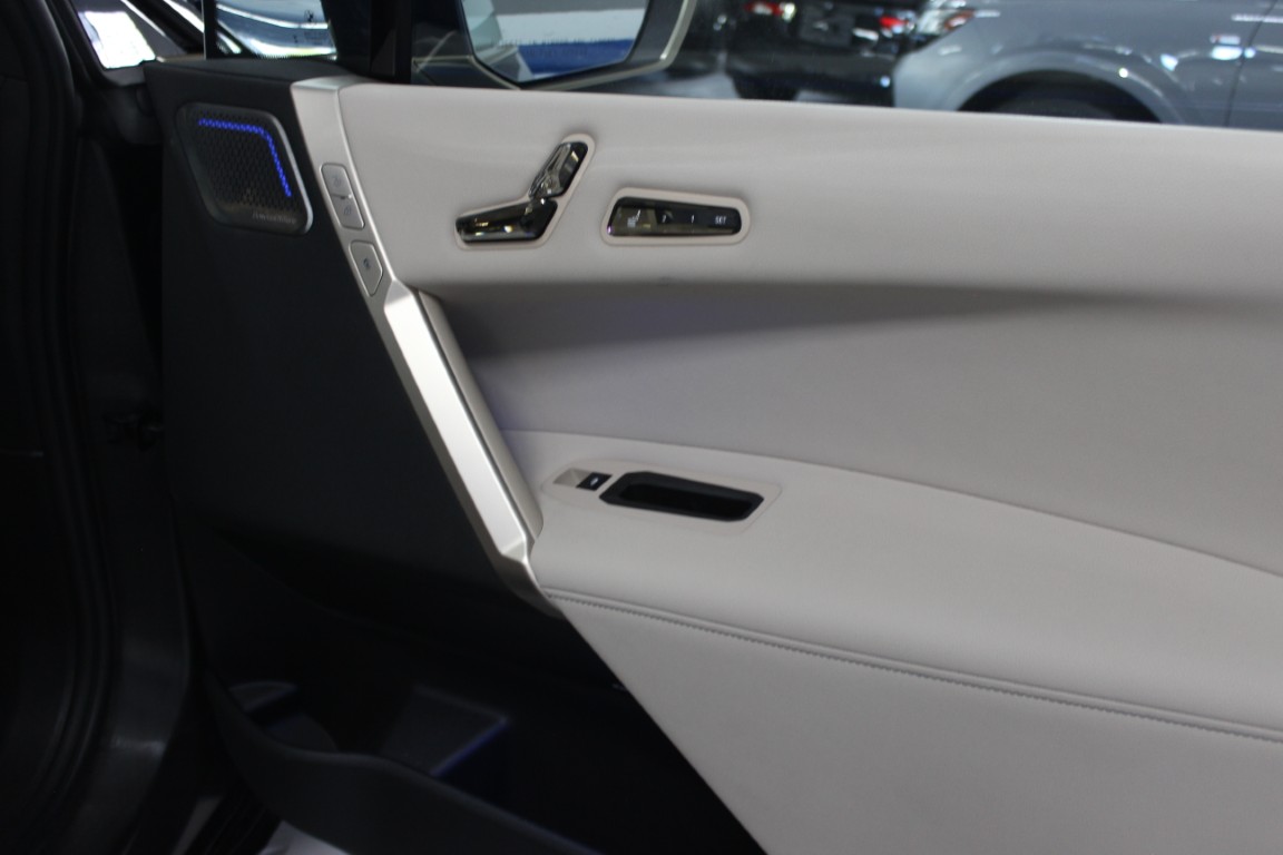 Used 2024 BMW iX M60 AWD/4WD image 39