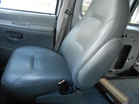 Used 2004 Ford E-150 and Econoline 150 XL image 16