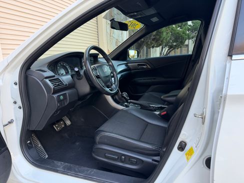 Used 2017 Honda Accord Sport image 9