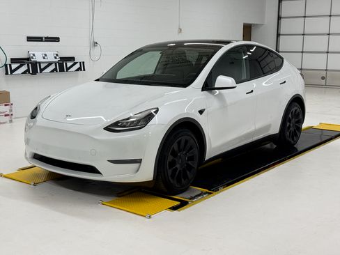 Used 2021 Tesla Model Y AWD image 12