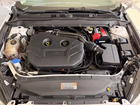 Used 2016 Ford Fusion SE image 16