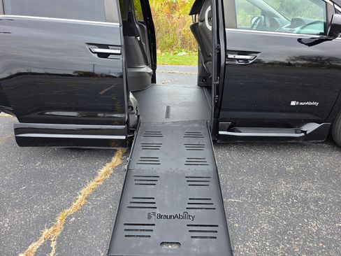 Used 2016 Honda Odyssey EX-L image 3