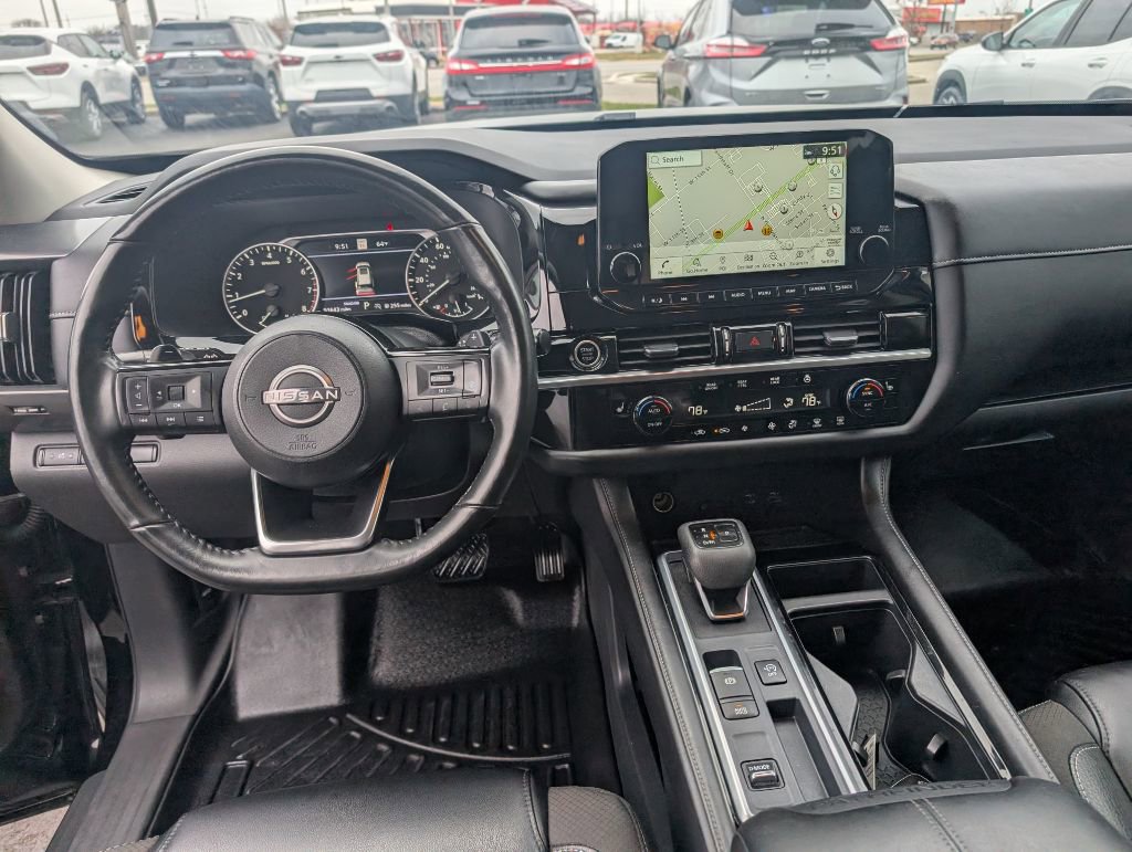 Used 2024 Nissan Pathfinder FWD SL image 9