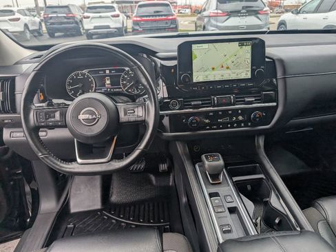 Used 2024 Nissan Pathfinder SL image 9
