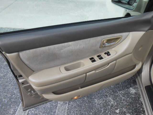 Used 2001 Toyota Avalon XL FWD image 8