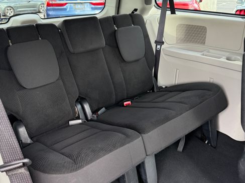 Used 2020 Dodge Grand Caravan SE image 17