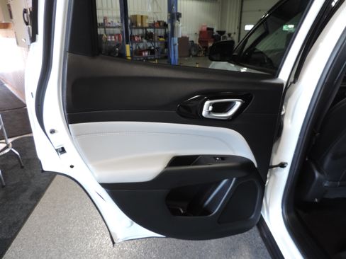 Used 2023 Jeep Compass 4WD Limited image 32