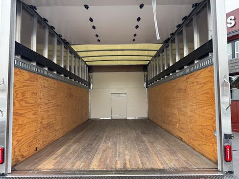 Used 2024 Ford E-350 and Econoline 350 image 3