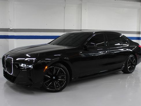Used 2024 BMW i7 eDrive50 RWD image 1