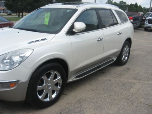 Used 2010 Buick Enclave AWD CXL image 1
