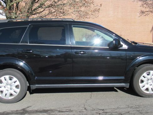 Used 2019 Dodge Journey SE image 4