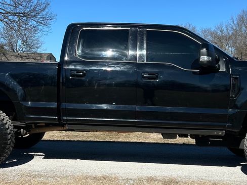 Used 2017 Ford F250 Lariat image 3